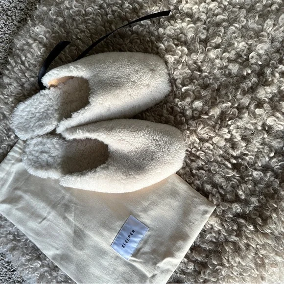 ✨like new ✨ SLEEPER Cream Shearling Slippers, size 39 - Picture 5 of 6